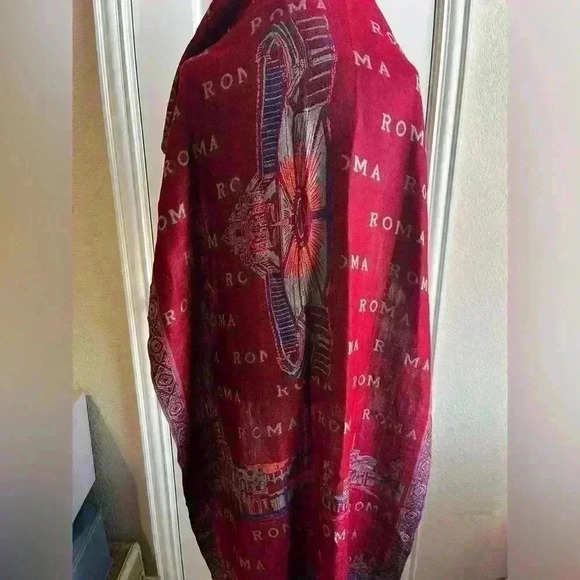 Beautiful Scarf/wrap from Rome - Picture 2 of 7